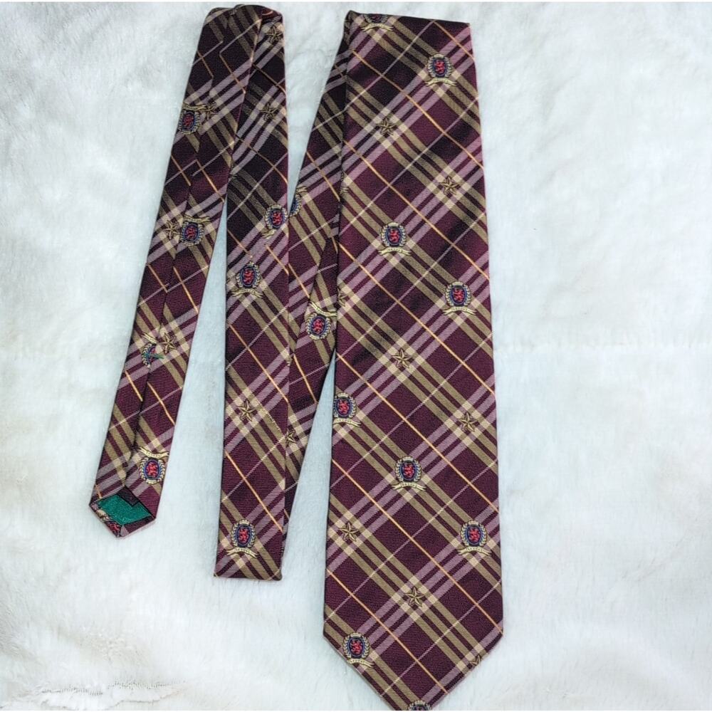 Tommy Hilfiger Men's Italian Silk‎ Plaid Neck Tie Burgundy Gold Embroidered Logo